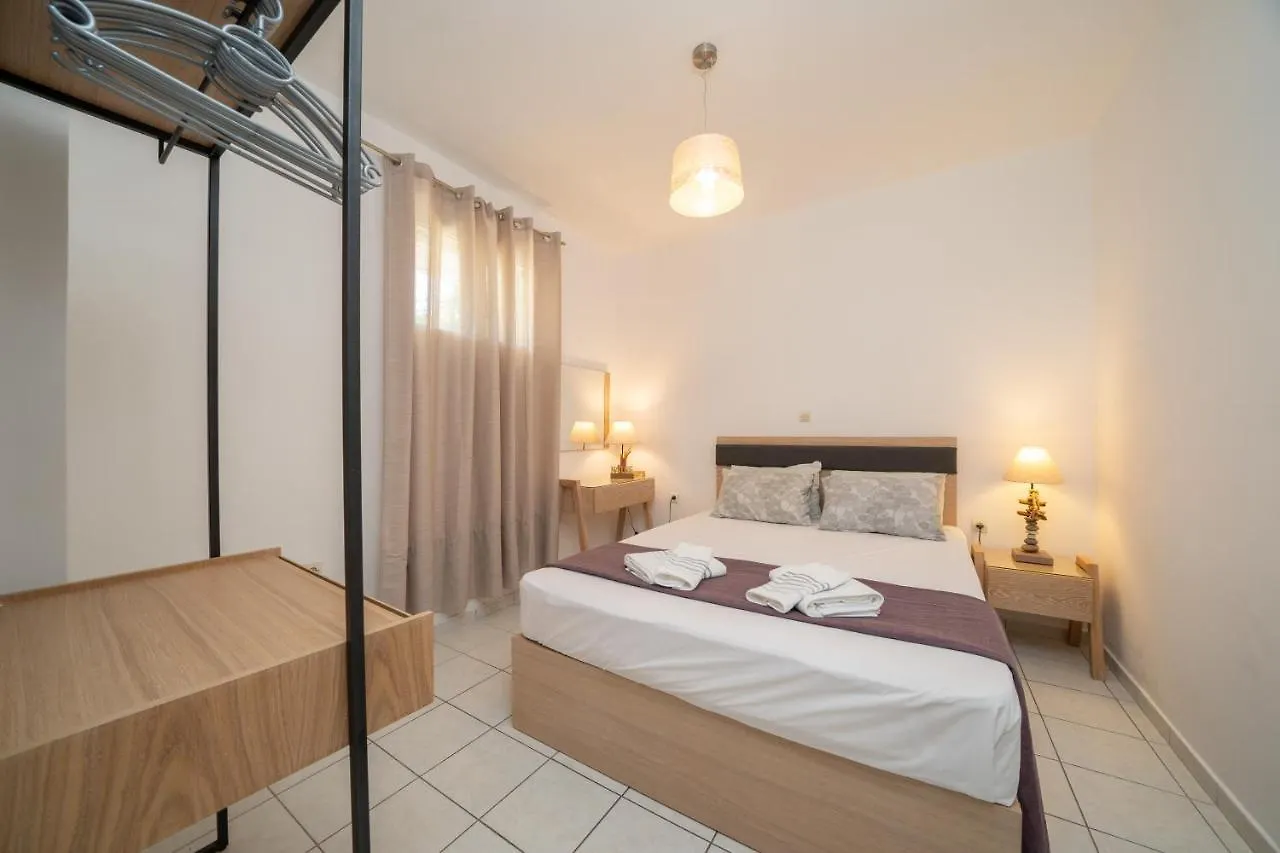 Iris Apartments Μηνιά